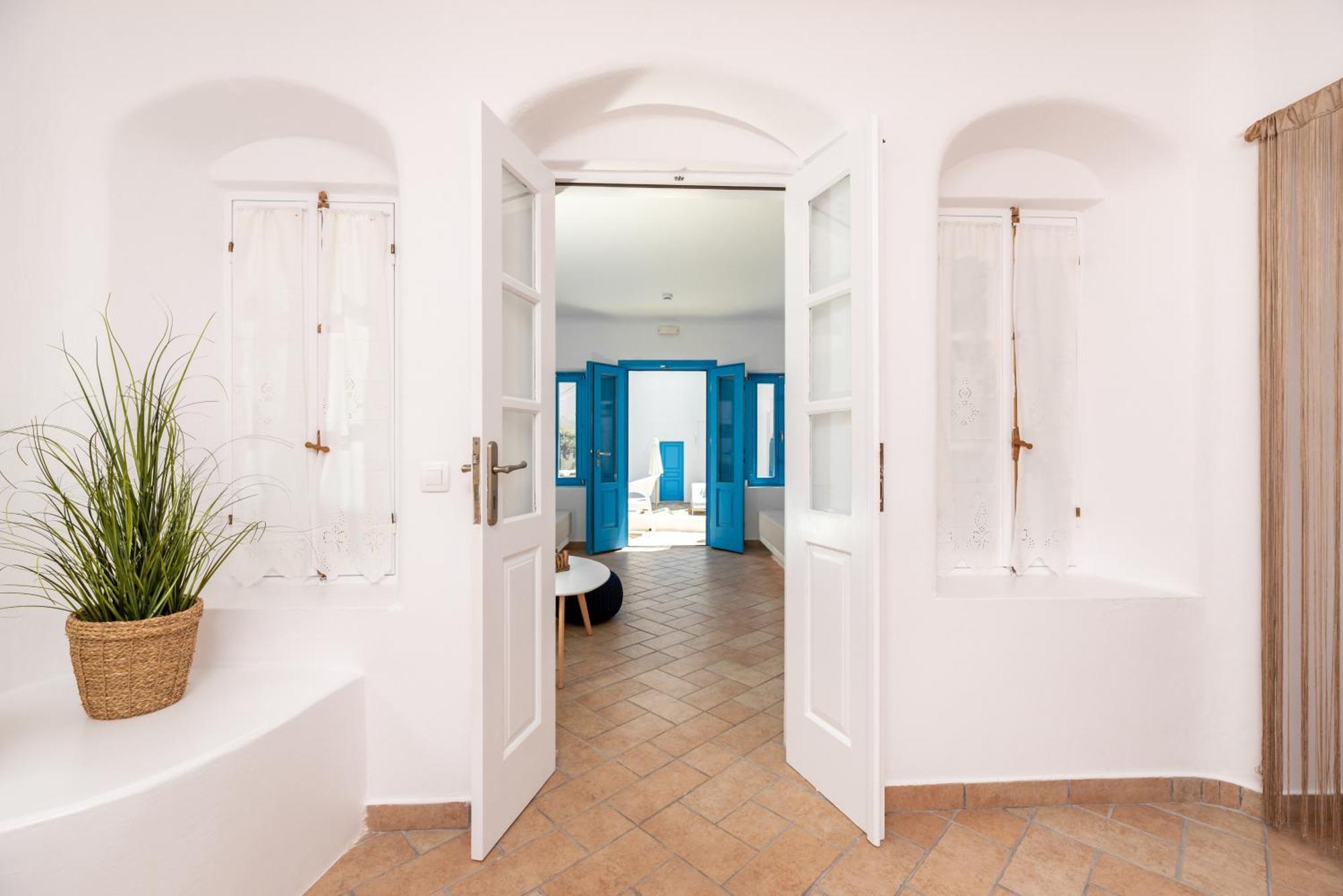 Otel Seaside By Manos 3*